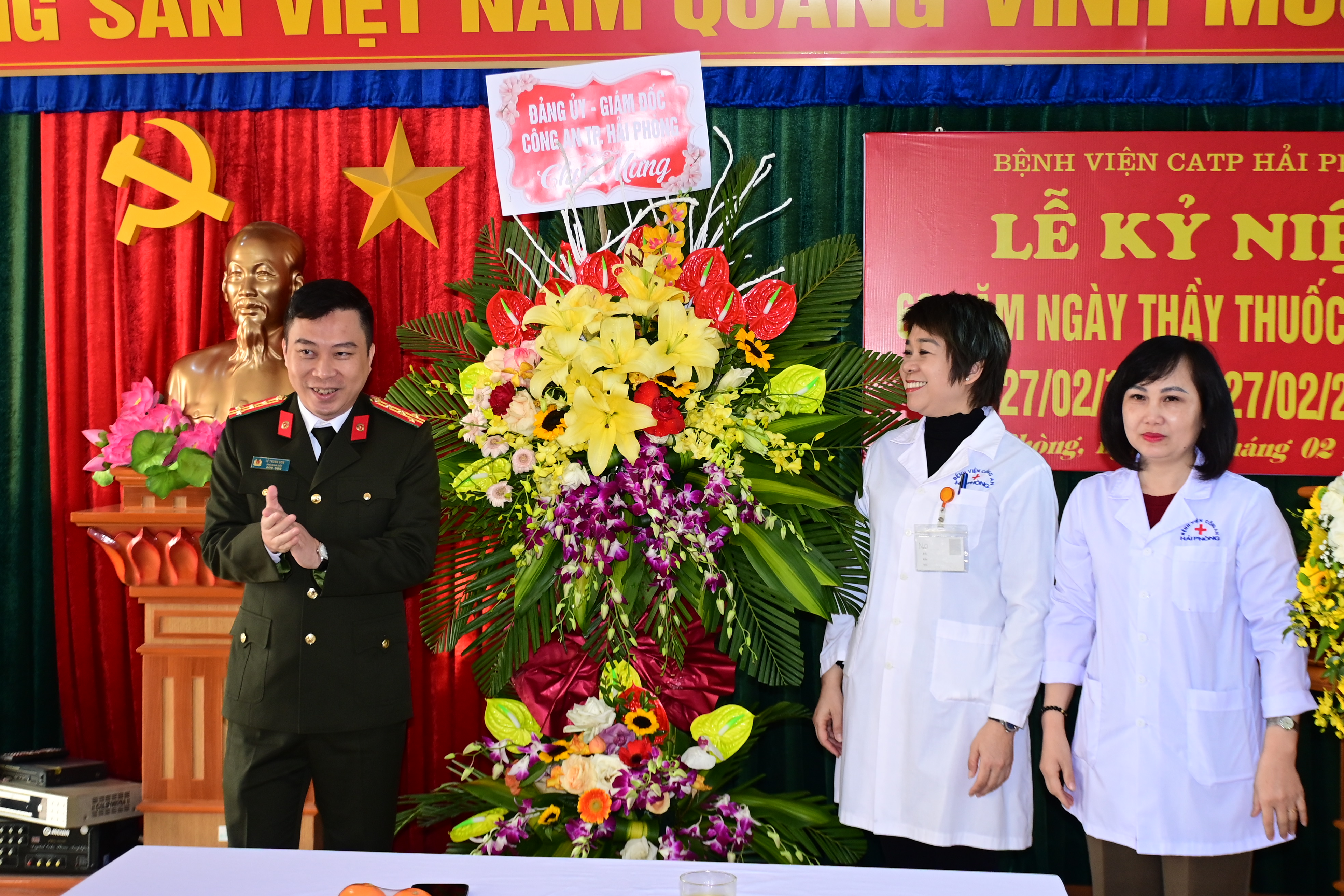 Chúc mừng Bệnh viện Công an thành phố nhân dịp kỷ niệm Ngày thầy thuốc Việt Nam